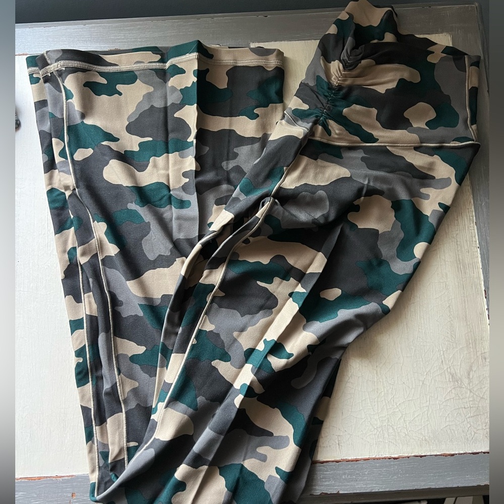 NWOT Offline by Aerie Real Me Legging Flares